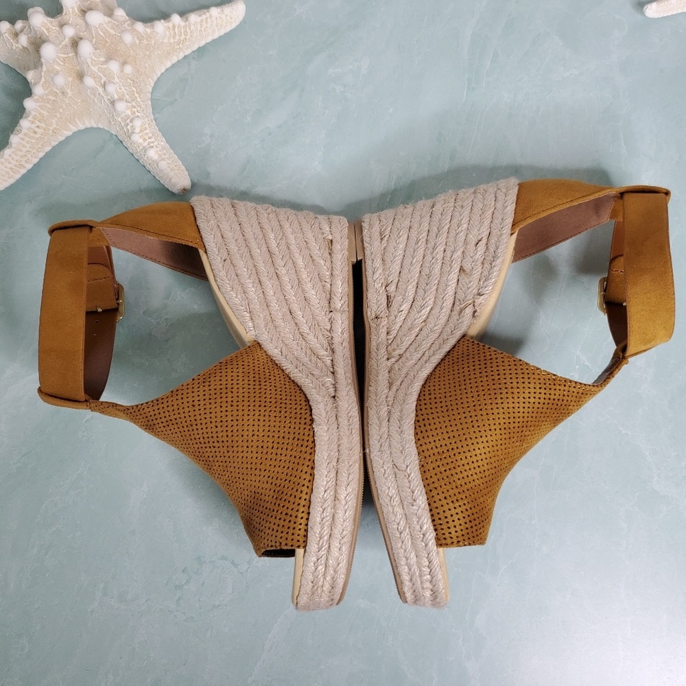 NEW Perforated Espadrille Platform Wedge Sandals - Picture 6 of 8